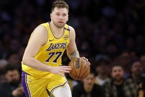 Shams：新合同直接取代东契奇明年的球员选项 他不会成为自由球员