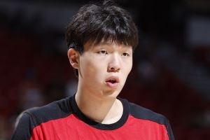 拓记：中锋位置拥挤&主帅愿让杨瀚森尽快上场 交易罗威比较合理